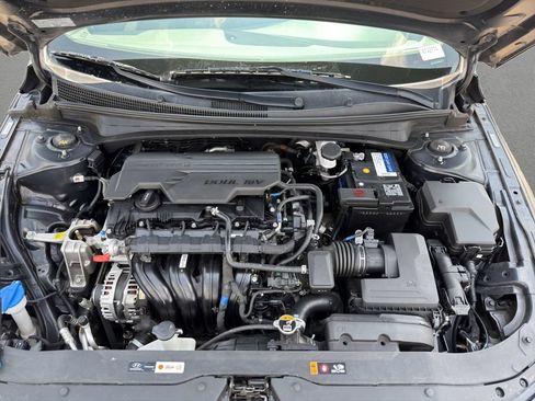 Used 2024 Hyundai Elantra SE FWD image 21