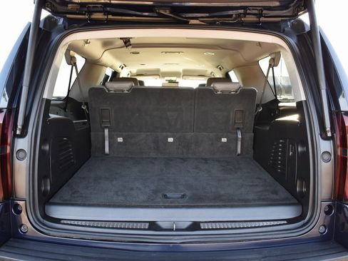 Used 2018 Chevrolet Suburban LT image 6