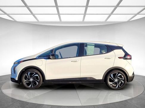 Used 2022 Chevrolet Bolt LT w/ Infotainment Package image 8