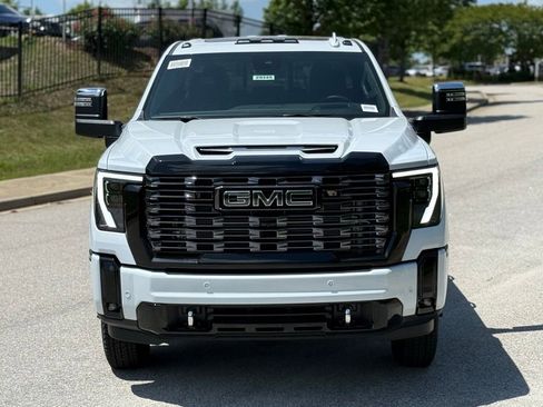 New 2026 GMC Sierra 3500 Denali Ultimate AWD/4WD image 9