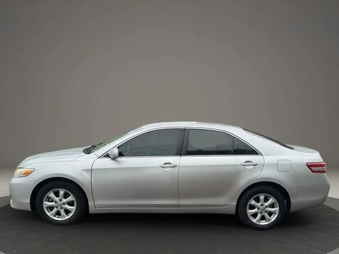 Used 2011 Toyota Camry LE image 8