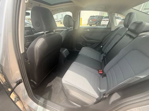 Used 2025 Volkswagen Jetta SE FWD image 11