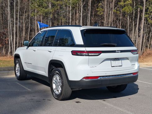 Used 2025 Jeep Grand Cherokee Laredo w/ Luxury Tech Group I image 5