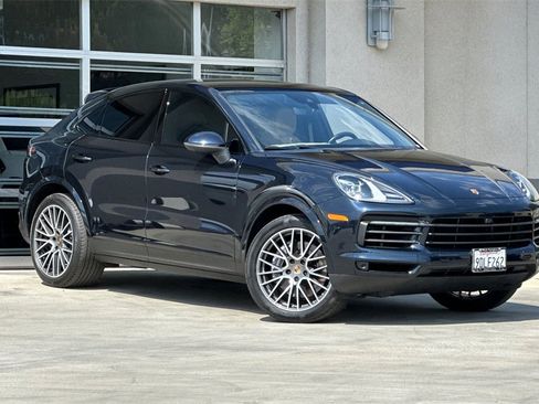 Used 2023 Porsche Cayenne Platinum Edition image 2