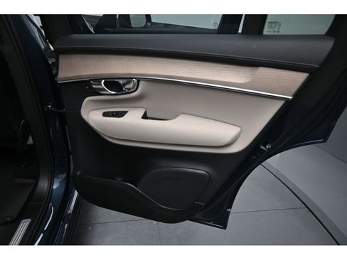 New 2026 Volvo XC90 T8 Plus w/ Protection Package Premier AWD/4WD image 16