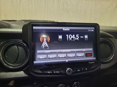 Used 2016 Toyota Tacoma TRD Sport w/ Towing Package image 26