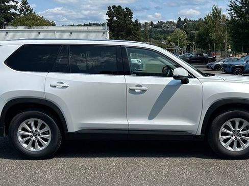 Certified 2025 Toyota Grand Highlander FWD image 4