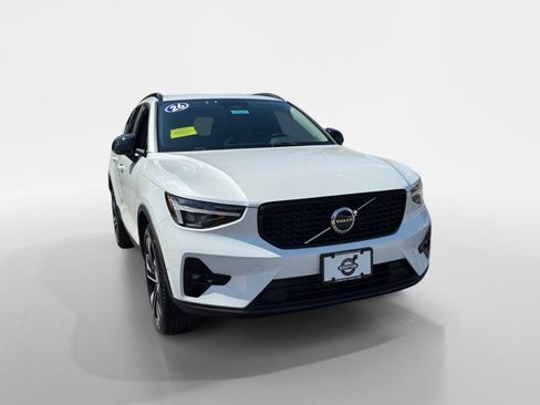 New 2026 Volvo XC40 B5 Plus w/ Protection Package Premier AWD/4WD image 3