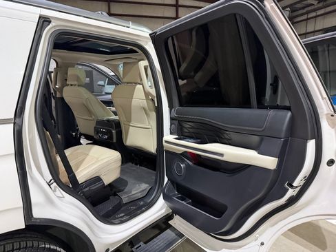 Used 2018 Ford Expedition Platinum RWD image 21