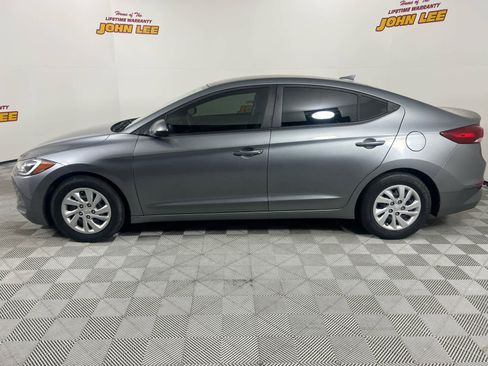 Used 2017 Hyundai Elantra SE image 2