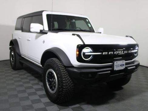 Certified 2023 Ford Bronco Outer Banks w/ Sasquatch Package image 1