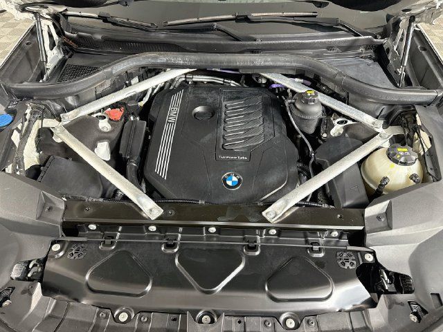 Used 2021 BMW X7 xDrive40i w/ Premium Package AWD/4WD image 38