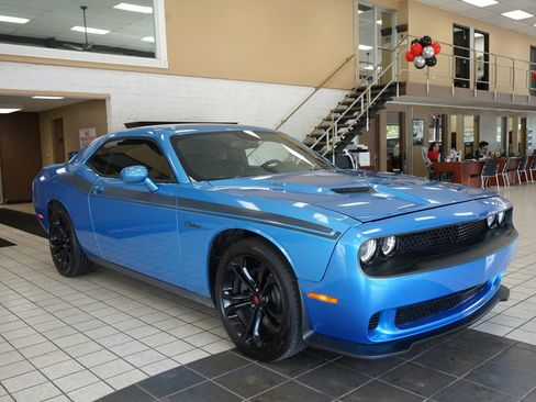 Used 2015 Dodge Challenger R/T Plus RWD image 19