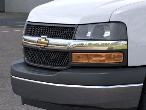 New 2026 Chevrolet Express 2500 LT w/ LT Preferred Equipment Group image 13