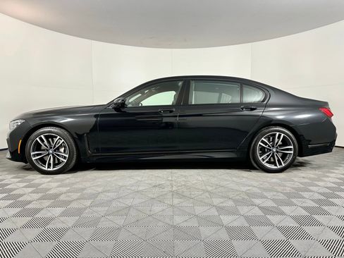 Used 2021 BMW 750i xDrive w/ Luxury Rear Seating Package image 18