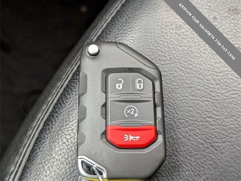 Used 2021 Jeep Wrangler Unlimited Sahara image 29