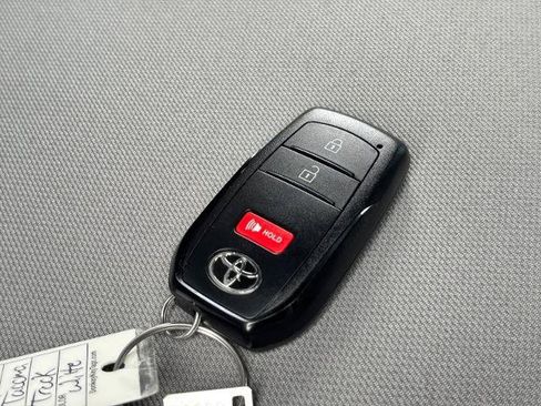 Used 2025 Toyota Tacoma SR5 AWD/4WD image 29