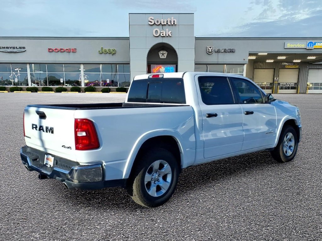 Used 2025 RAM 1500 Big Horn AWD/4WD image 3