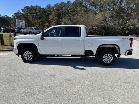 Used 2024 Chevrolet Silverado 2500 LT image 8