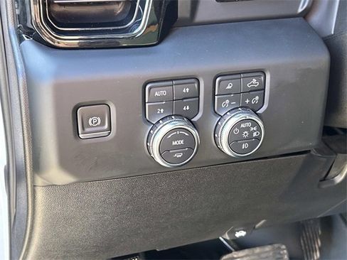 Used 2024 GMC Sierra 2500 AT4 w/ AT4 Premium Plus Package image 33
