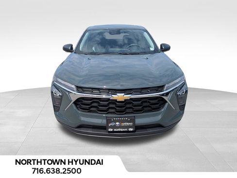 Used 2025 Chevrolet Trax LS FWD image 5