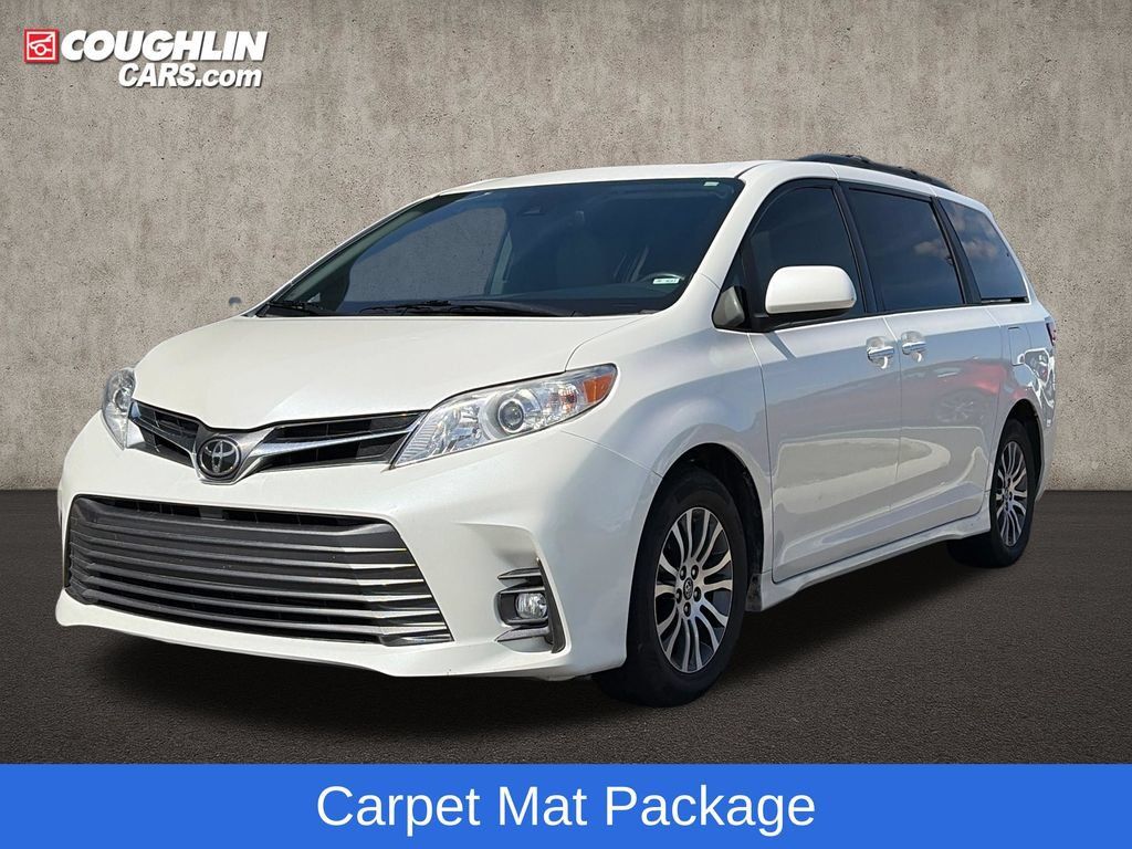Used 2018 Toyota Sienna XLE Premium w/ Carpet Mat Package FWD image 4