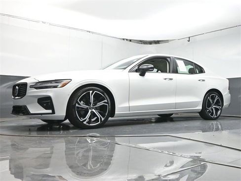 Certified 2024 Volvo S60 B5 Plus w/ Climate Package image 32