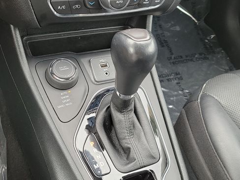 Used 2023 Jeep Cherokee Altitude Lux AWD/4WD image 27