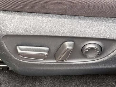 Used 2025 Toyota RAV4 XLE AWD/4WD image 18