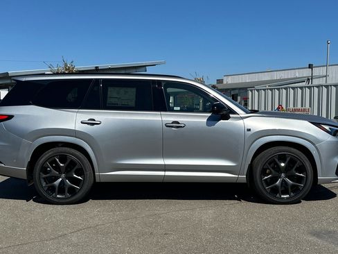 New 2026 Lexus TX 500h AWD image 3