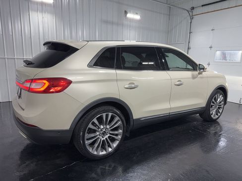 Used 2016 Lincoln MKX Reserve w/ Technology Package FWD image 3