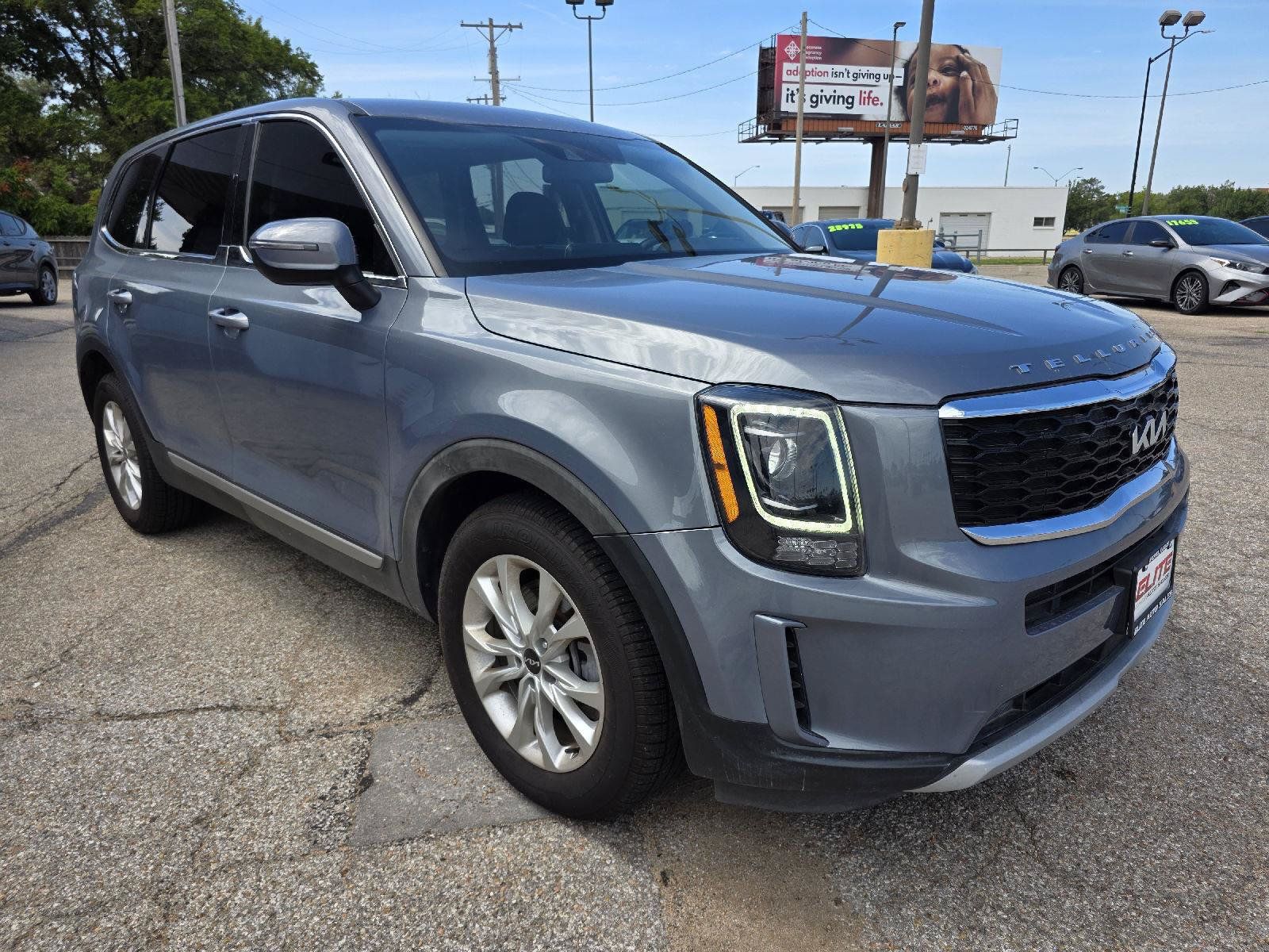 Used 2022 Kia Telluride LX FWD image 3