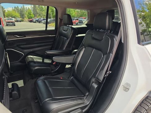 Used 2021 Jeep Grand Cherokee L Limited AWD/4WD image 23