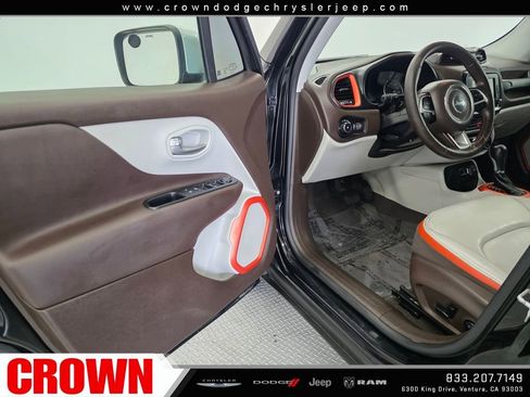 Used 2017 Jeep Renegade Limited image 22