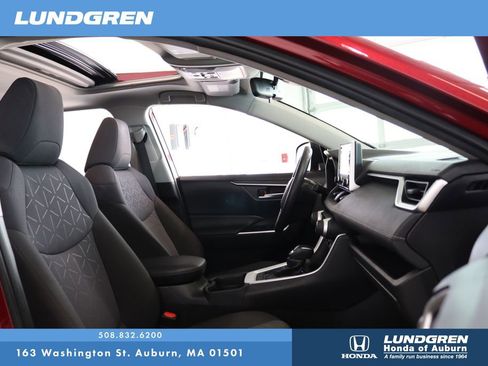 Used 2020 Toyota RAV4 XLE w/ Convenience Package image 13