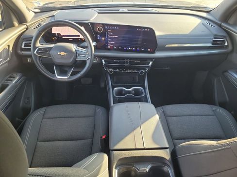 Used 2025 Chevrolet Traverse LT image 13