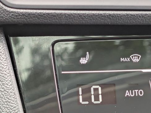 Used 2025 Volkswagen Jetta SE w/ Sunroof Package FWD image 34