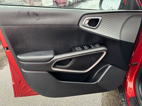 Certified 2022 Kia Soul LX image 12