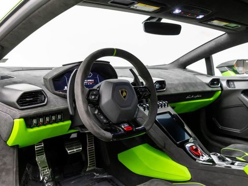 Used 2024 Lamborghini Huracan Tecnica image 2