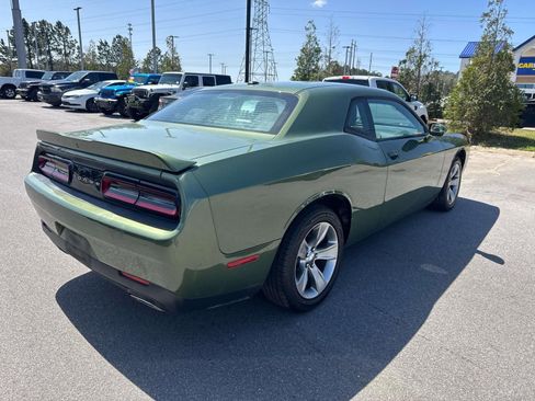 Used 2019 Dodge Challenger SXT image 6