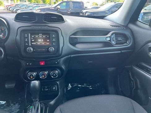 Used 2017 Jeep Renegade Altitude AWD/4WD image 11