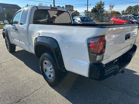 Used 2020 Toyota Tacoma SR5 image 5