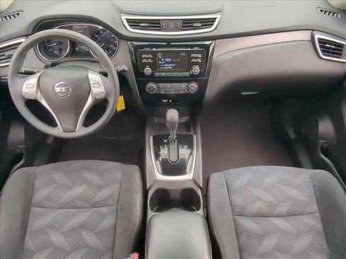 Used 2015 Nissan Rogue S FWD image 17