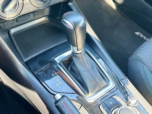 Used 2015 MAZDA MAZDA3 i Touring image 16