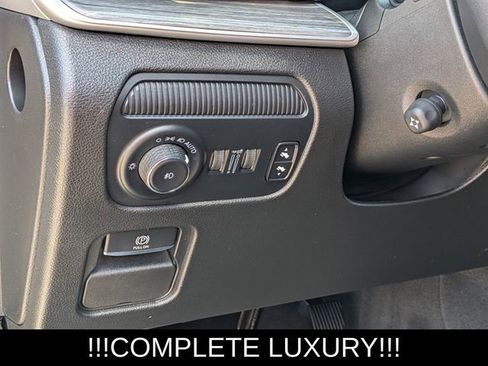 Used 2023 Jeep Wagoneer Series III w/ Premium Group I AWD/4WD image 17