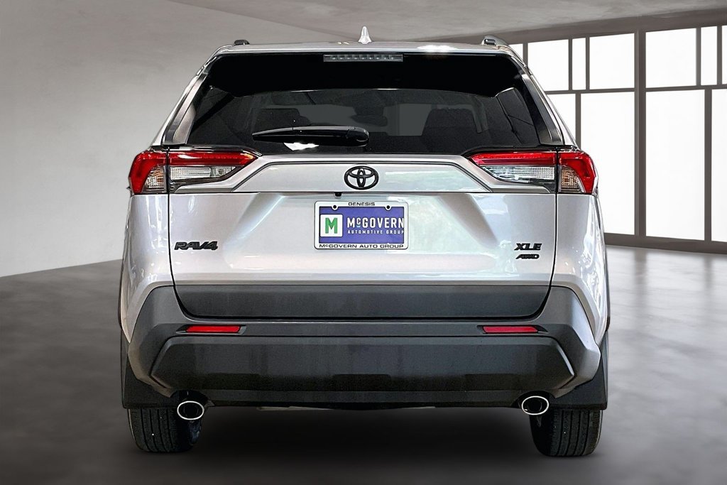 Used 2022 Toyota RAV4 XLE AWD/4WD image 6