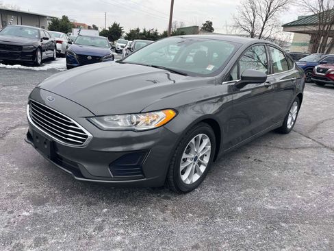 Used 2020 Ford Fusion SE image 2