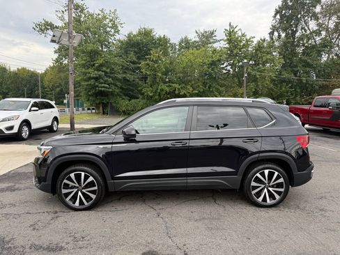 Used 2024 Volkswagen Taos SE image 4