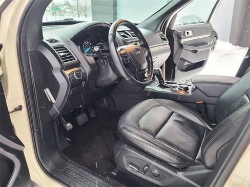 Used 2018 Ford Explorer XLT w/ Equipment Group 202A image 13