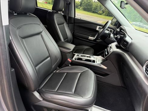 Certified 2024 Ford Explorer XLT w/ Equipment Group 202A AWD/4WD image 15